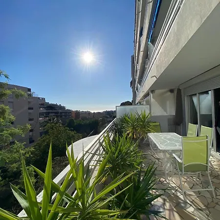 3 Pieces Avec Grande Terrasse Apartment *